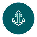Logo circular verde con borde blanco que muestra un ancla blanca centrada; texto sugerido para SEO: Nusa Penida.